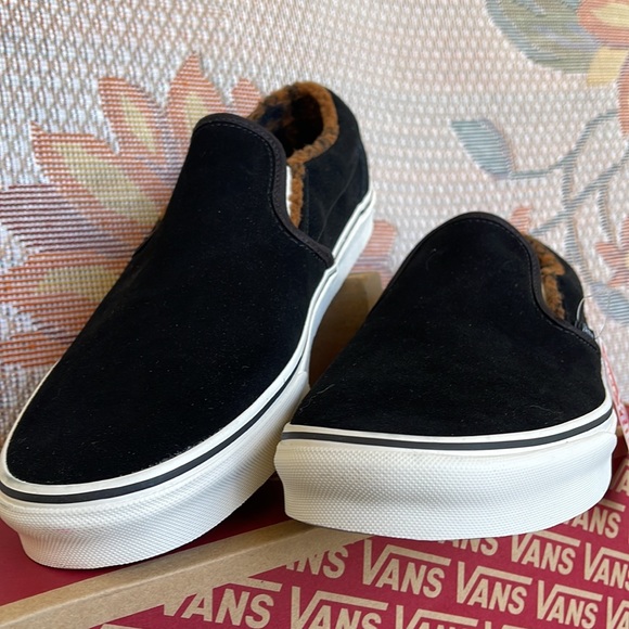 Vans WMNS Classic Slip-On
(Sherpa)Black/Marshmallow
IN0A7VCFABI
Sneakers - Picture 7 of 16